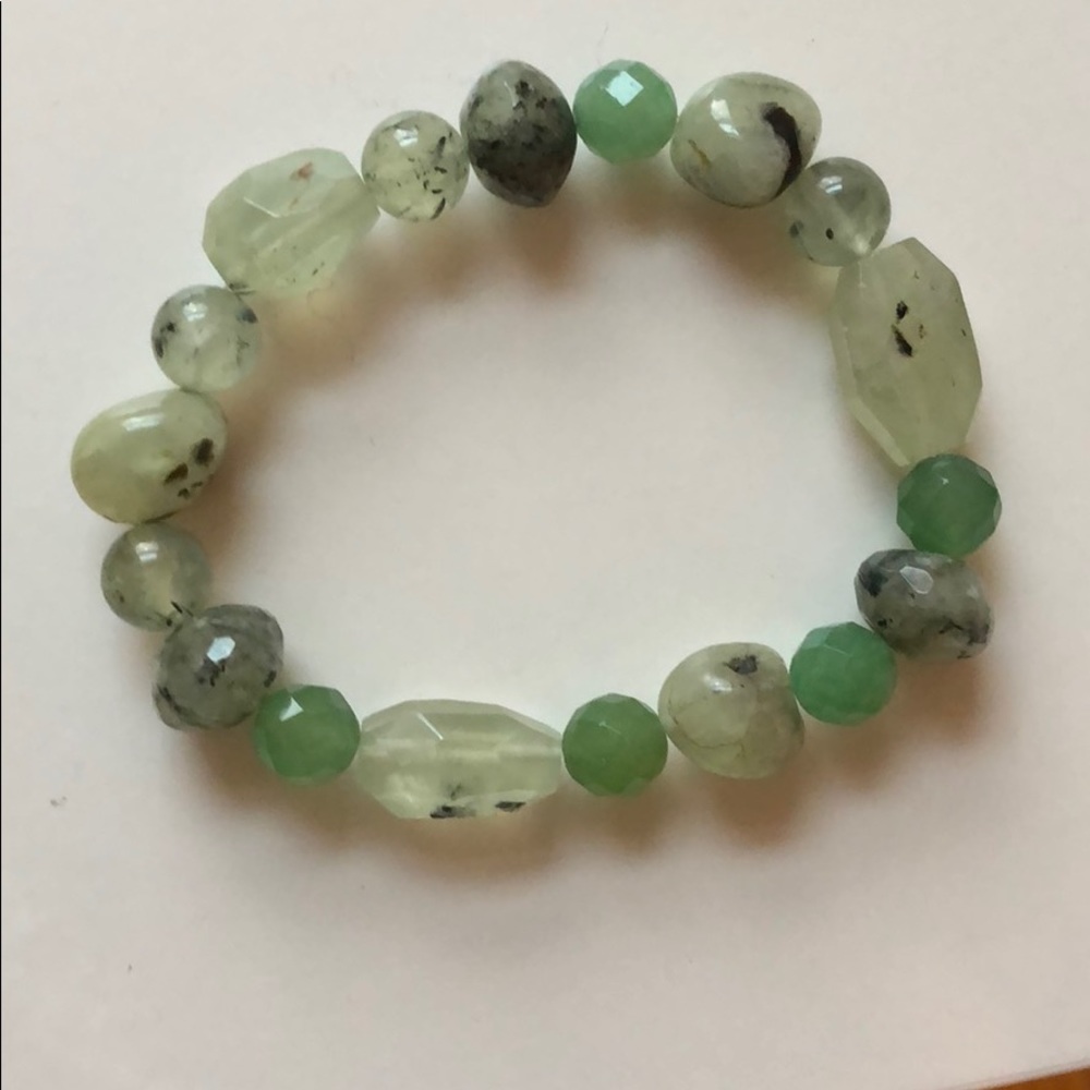 Pretty green stone fashion bracelet.